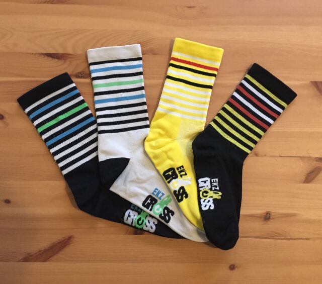 In unserem Webshop gibts die Socken-Klassiker der @ekzcrosstour (für nur 9 CHF pro Paar). 
Dazu viele neue, tolle Produkte von @soxfootwear! 
Reinschauen und schon hast du ein kleines aber feines Weihnachtsgeschenk! 
Link in unserer Bio oder Story!