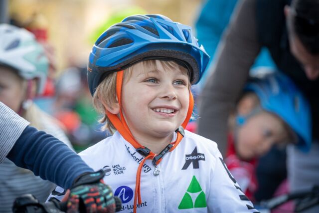 We just want to have FUN, SMILE and RIDE! 😁😍
📸: @buchlifotografie 
#gravel #mountainbike #gravelracing #gravellove #gravelcycling #gravelgrinder #gravellife #bettertogether #kids #families #expo #streetfood #gravelbikes #biketest #unpavedapproved #cycling #cyclinglife #cyclinglifestyle #ride #race #bern