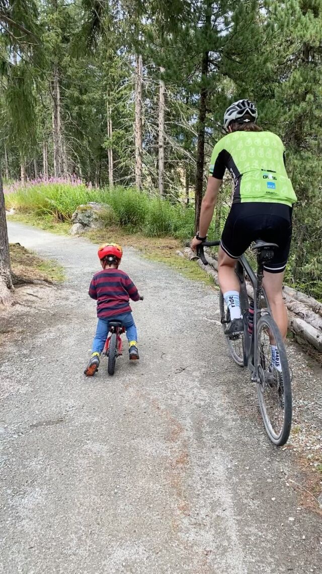 Getting ready for the Kids-Cross & Gravel Ride! 👨‍👦❤️‍🔥
#kids #kidscross #families #gravel #ride #race #bern #mountainbike #gravelracing #gravellove #gravelcycling #gravelgrinder #gravellife #expo #gravelbikes #biketest #unpavedapproved #cycling #cyclinglife #cyclinglifestyle