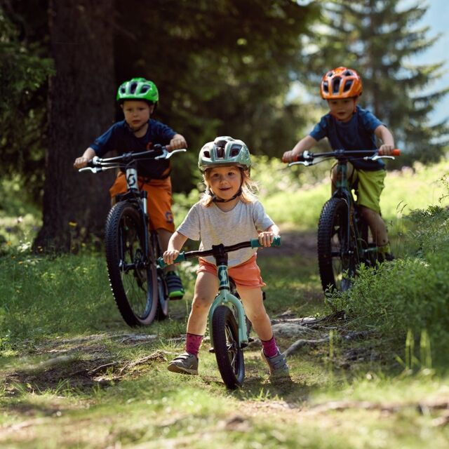 Unsere Kids-World wird in diesem Jahr durch ein tolles Angebot unseres Bikepartners @bikeonscott ergänzt. 
Für unsere Skills Parcours der @swiss_sportclinic stehen nicht weniger als 15 Kids-Bikes zum Testen zur Verfügung. Vom Laufrad bis zum Bike für 15-Jährige! 😍
#kidsworld #kids #families #bike #scottbikes
