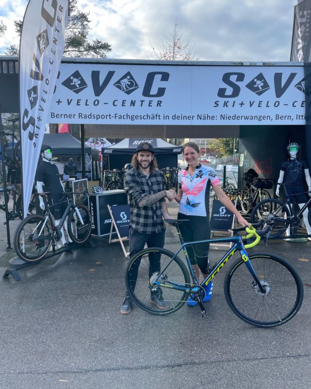 Einen besonderen Tag hatte gestern @bolebuck.ch , sie bestritt den Gravel Ride mit ihren nagelneuen Bike von @bikeonscott , das sie beim Wettbewerb gewonnen hatte🤩 herzlichen Dank Joel und dem ganzen Scott-Team für den tollen Preis, und herzliche Gratulation an die Gewinnerin Katrin!👏🍾
.
.
#gravel #gravellove #gravelride