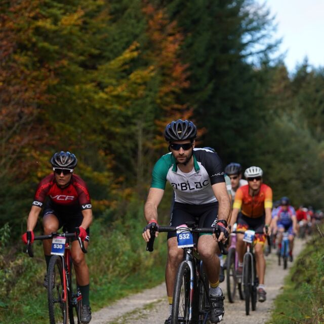 Das Gravel Ride & Race Bern findet in rund 250 Tagen, am Samstag, 21. Oktober, zum sechsten Mal statt. Auch in diesem Jahr stellt der grösste Schweizer Gravelevent die Passion Gravel, die Freude am Fahrradfahren abseits von Asphalt und das Zusammenkommen von Gleichgesinnten in den Fokus. 
Mehr dazu auf unserer Website oder über den Link in unserer Story! 
#gravel #mountainbike #gravelracing #gravellove #gravelcycling #gravelgrinder #gravellife #bettertogether #kids #families #expo #streetfood #gravelbikes #biketest #unpavedapproved #cycling #cyclinglife #cyclinglifestyle #ride #race #bern
